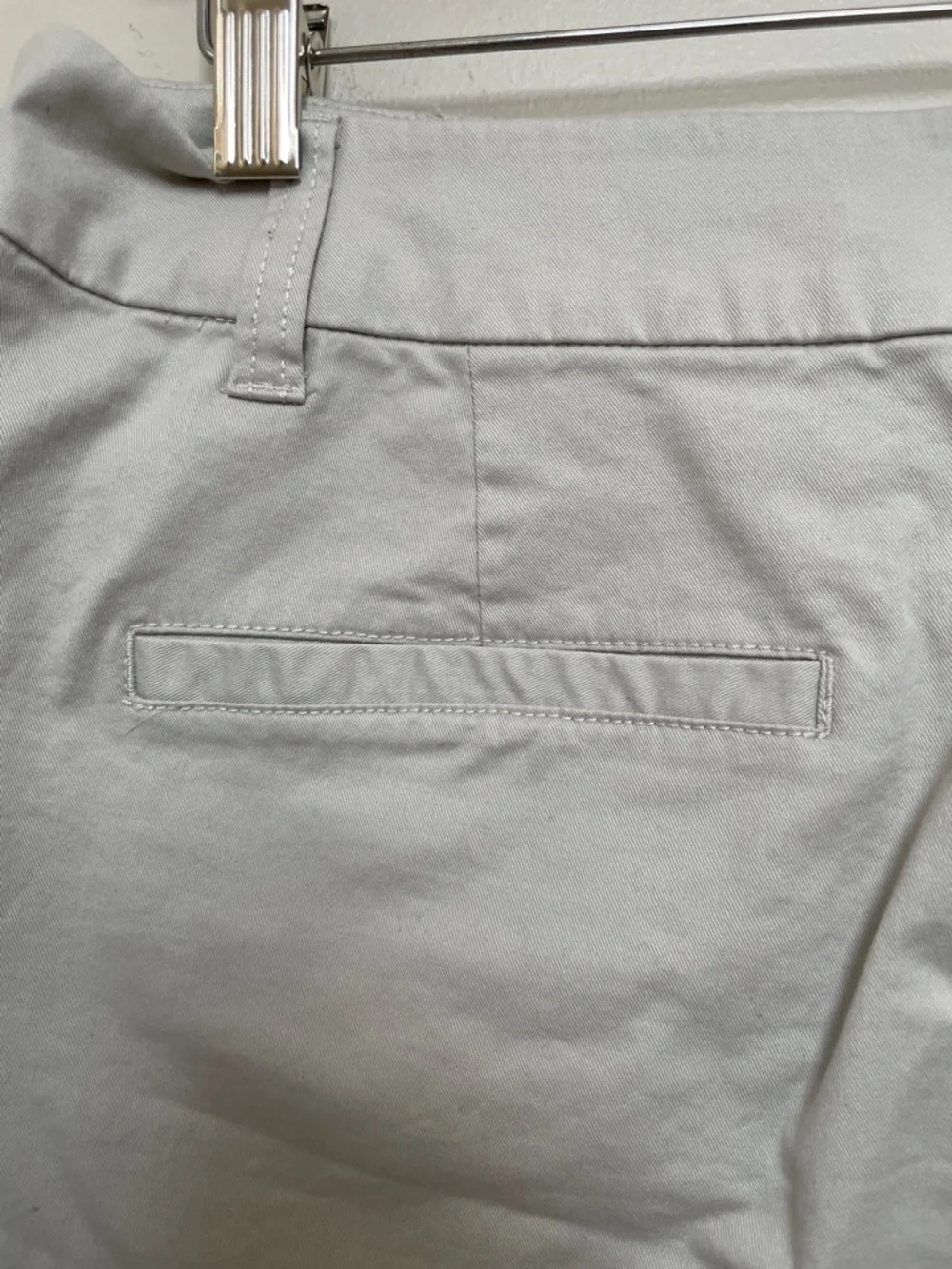 matty m Light Gray Women's Bermuda Shorts Size M